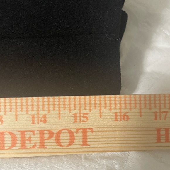 Beautiful structured fit cashmere wool blend black blazer. 2 button front. - Picture 15 of 16